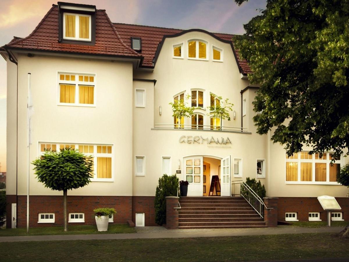 Germania Hotel Am Schlosspark Meyenburg  Exterior foto